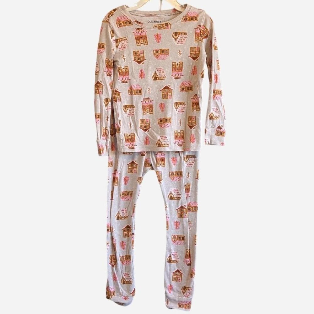 Old Navy Girls Size 5T Gray Pink Gingerbread Village Long Sleeve Cotton Pajamas